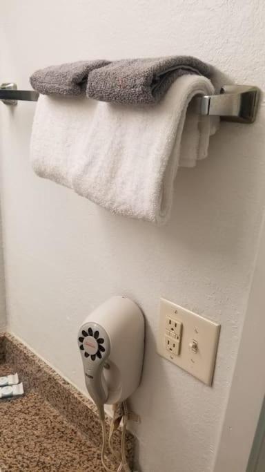 Apartment 2 Queen Beds 205 Wi-fi *