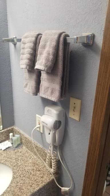 2 Queen Beds 205 Wi-fi * Stillwater