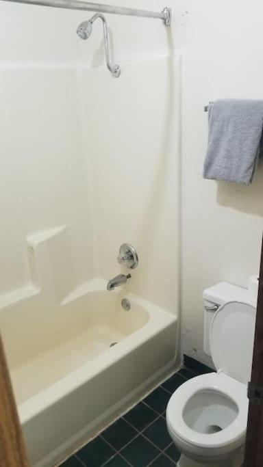 2 Queen Beds 205 Wi-fi Apartment Stillwater