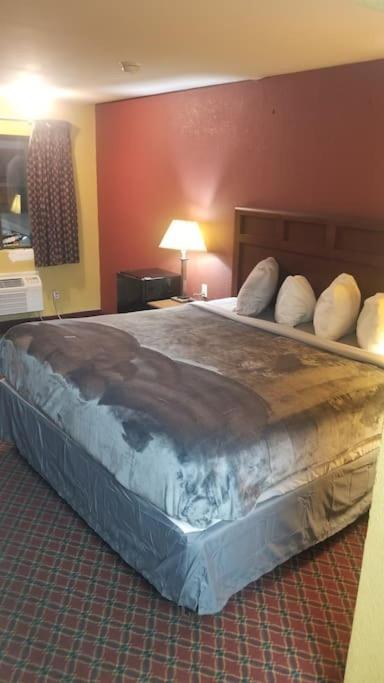 2 Queen Beds 205 Wi-fi *